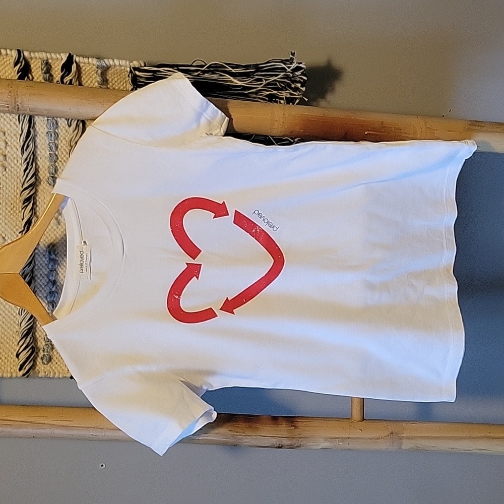 Preloved Recycle ♻️ ♥️ Tshirt